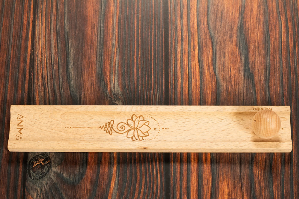 Räucherstäbchen-Halter aus Holz mit Holzkugel
